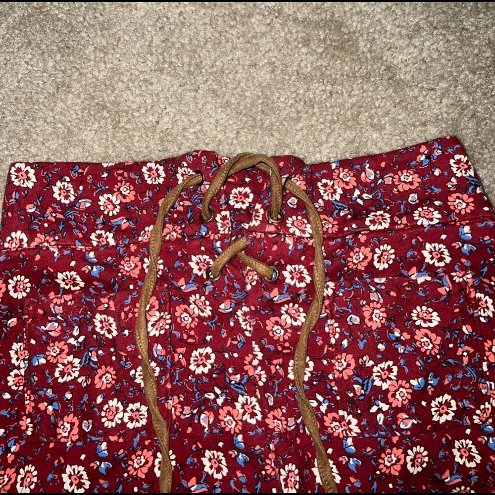 Hollister Red, Pink & Blue Floral High Waist shorts size XS - Picture 4 of 10